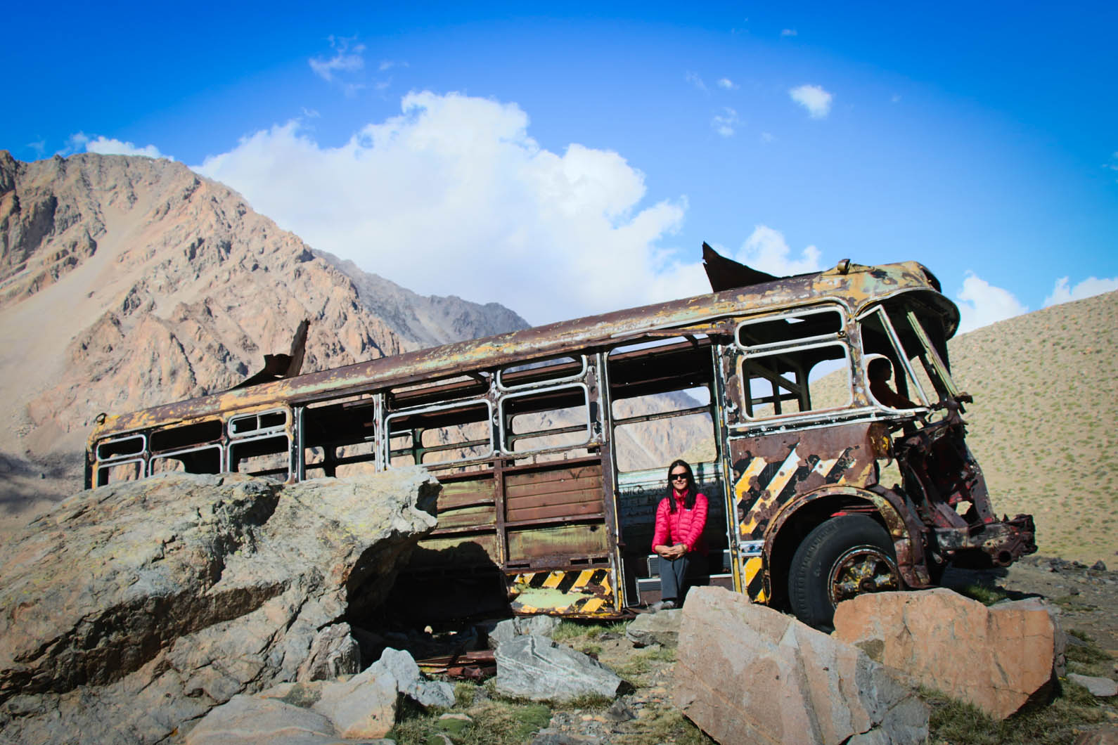 Ônibus abandonado nas proximidades de Los Arenales